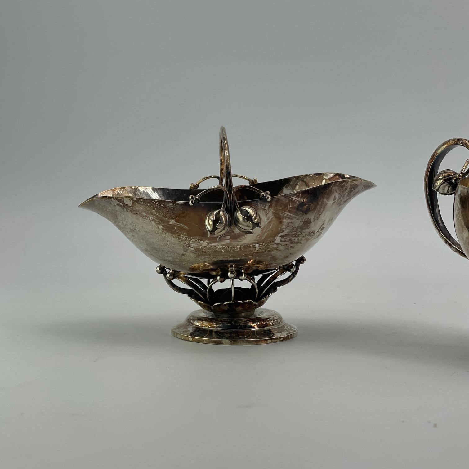 1917 Georg Jensen Dänemark Sterling Rosebud Basket Sugar Pitcher Set Nº 235B im Angebot 2