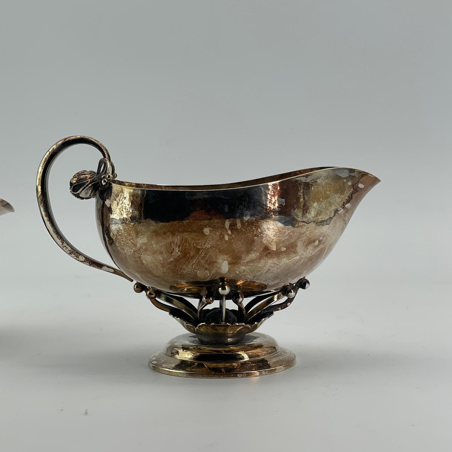 1917 Georg Jensen Dänemark Sterling Rosebud Basket Sugar Pitcher Set Nº 235B im Angebot 4