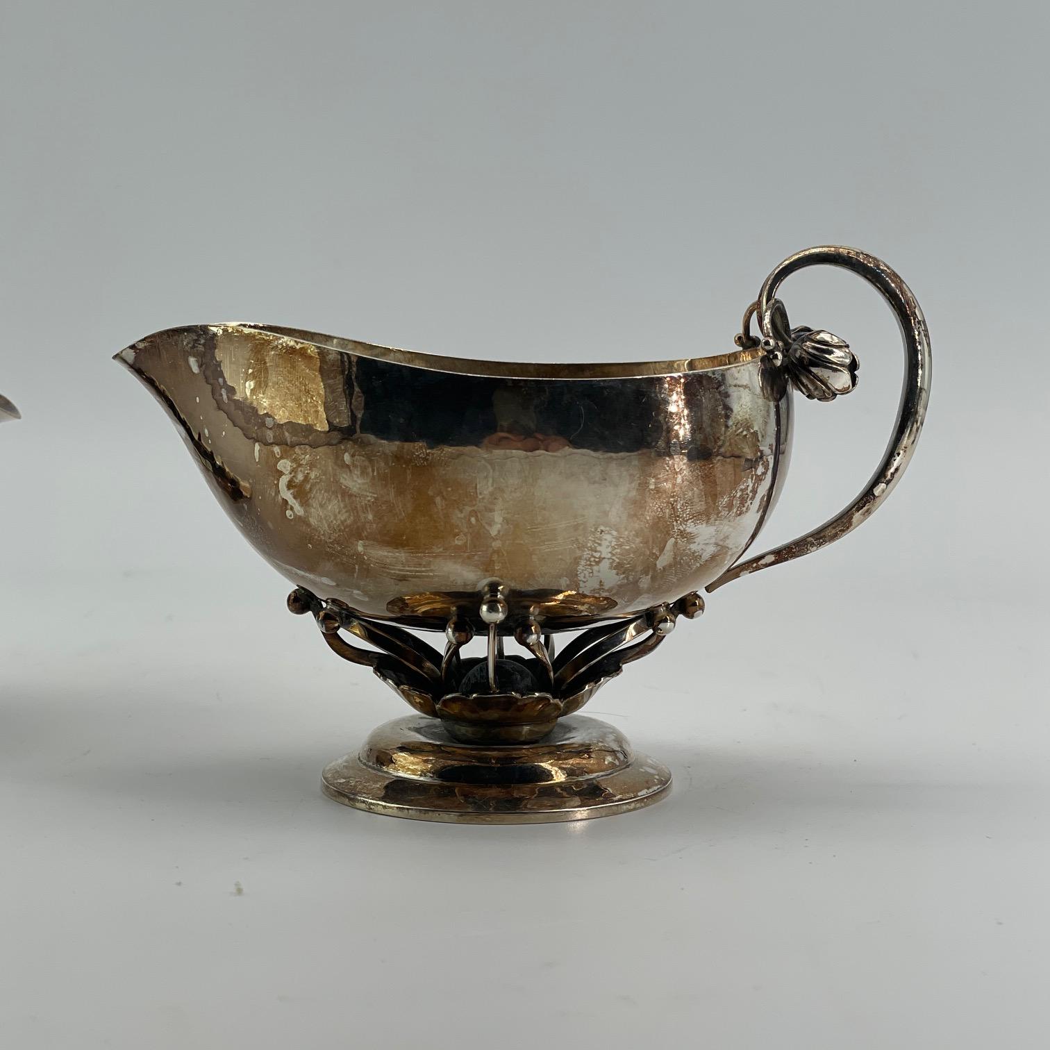 1917 Georg Jensen Dänemark Sterling Rosebud Basket Sugar Pitcher Set Nº 235B im Angebot 5