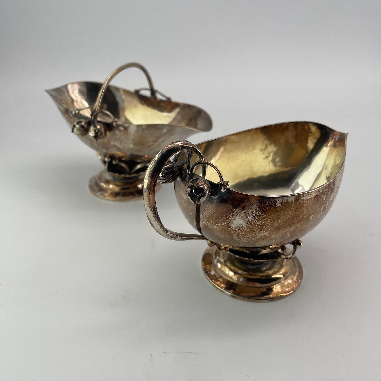 1917 Georg Jensen Dänemark Sterling Rosebud Basket Sugar Pitcher Set Nº 235B (Dänisch) im Angebot