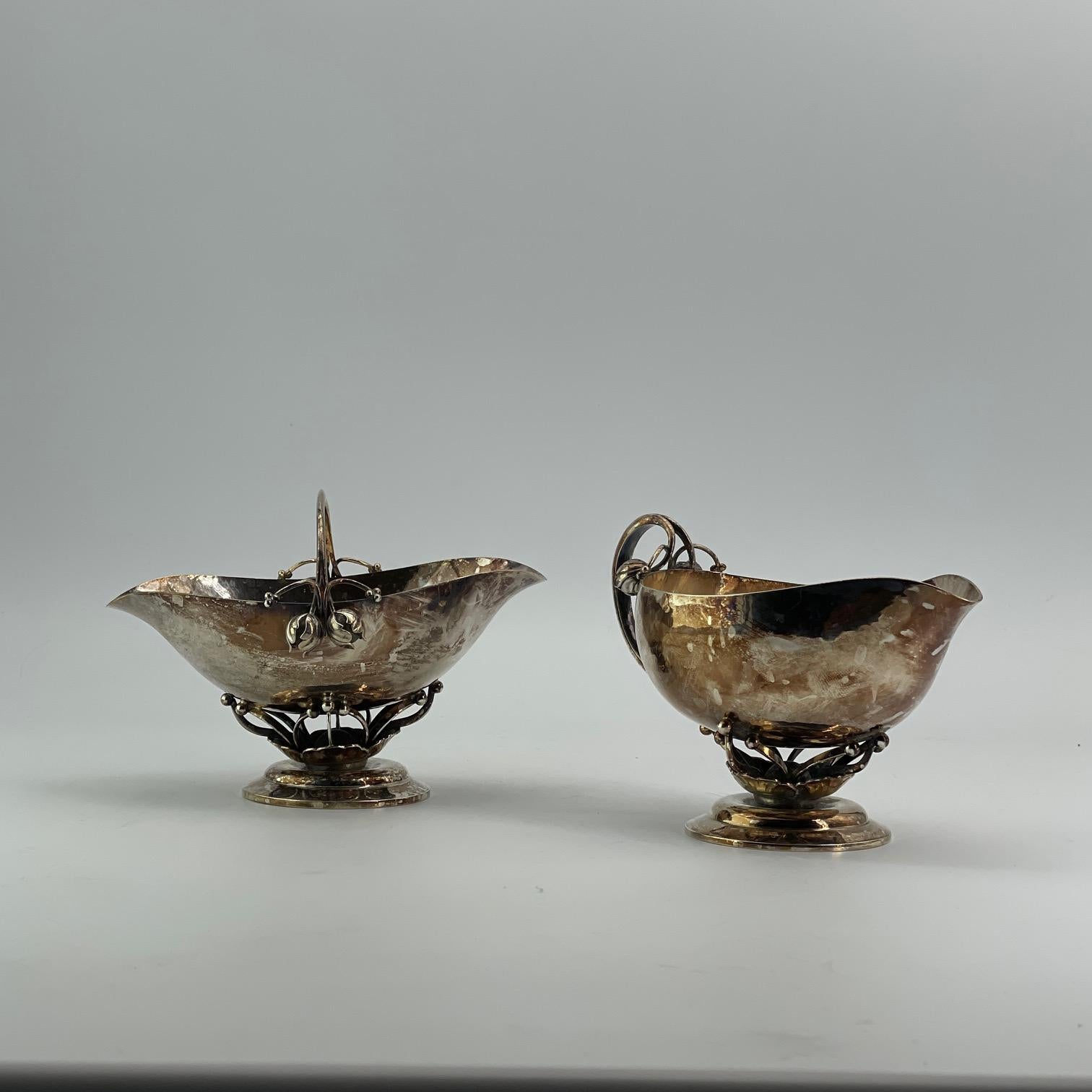 1917 Georg Jensen Dänemark Sterling Rosebud Basket Sugar Pitcher Set Nº 235B im Angebot 1