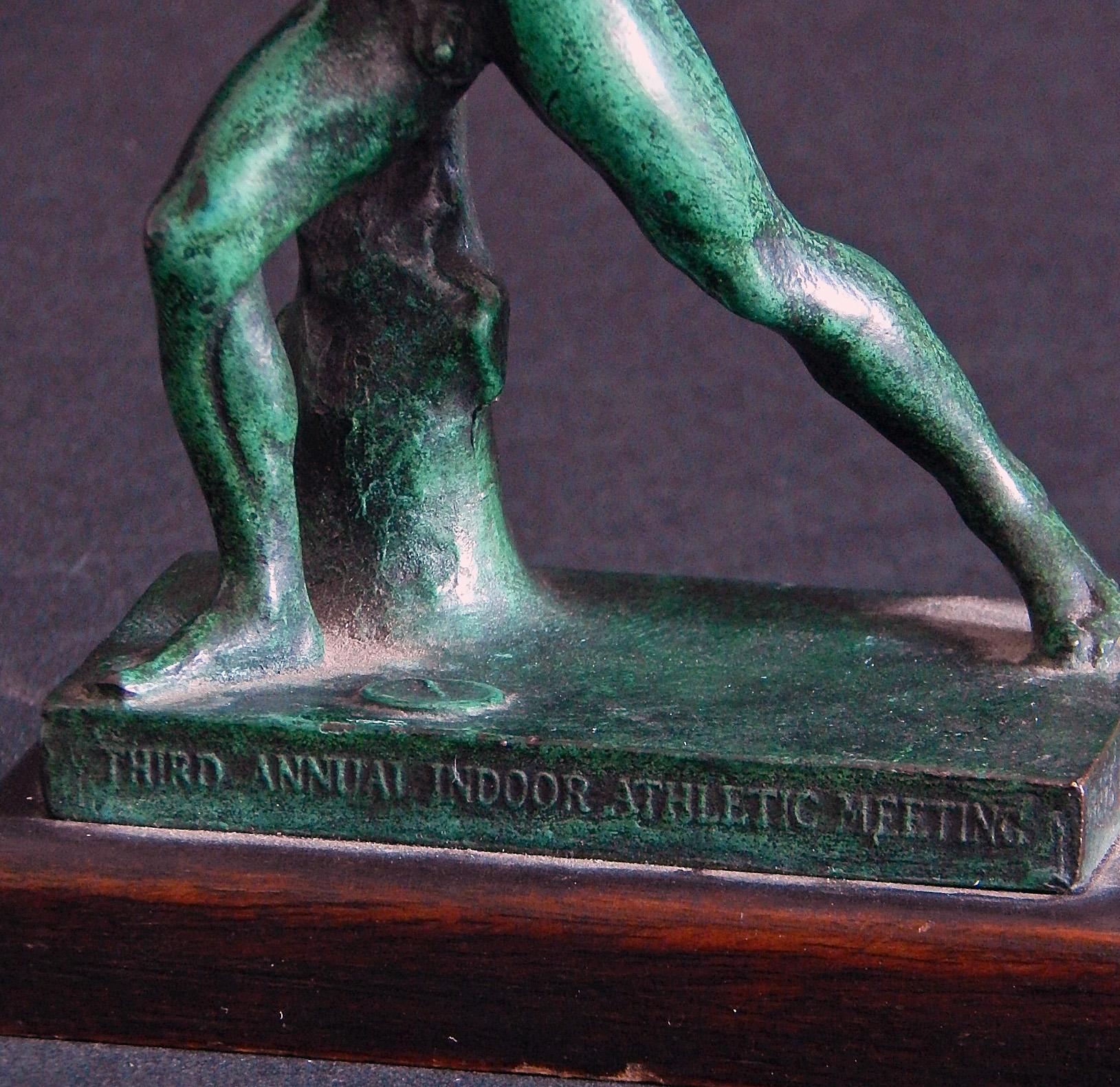 1917 Trofeo deportivo para el IC4A de Roman Bronze Works, carrera de relevos de dos vueltas Bronce en venta