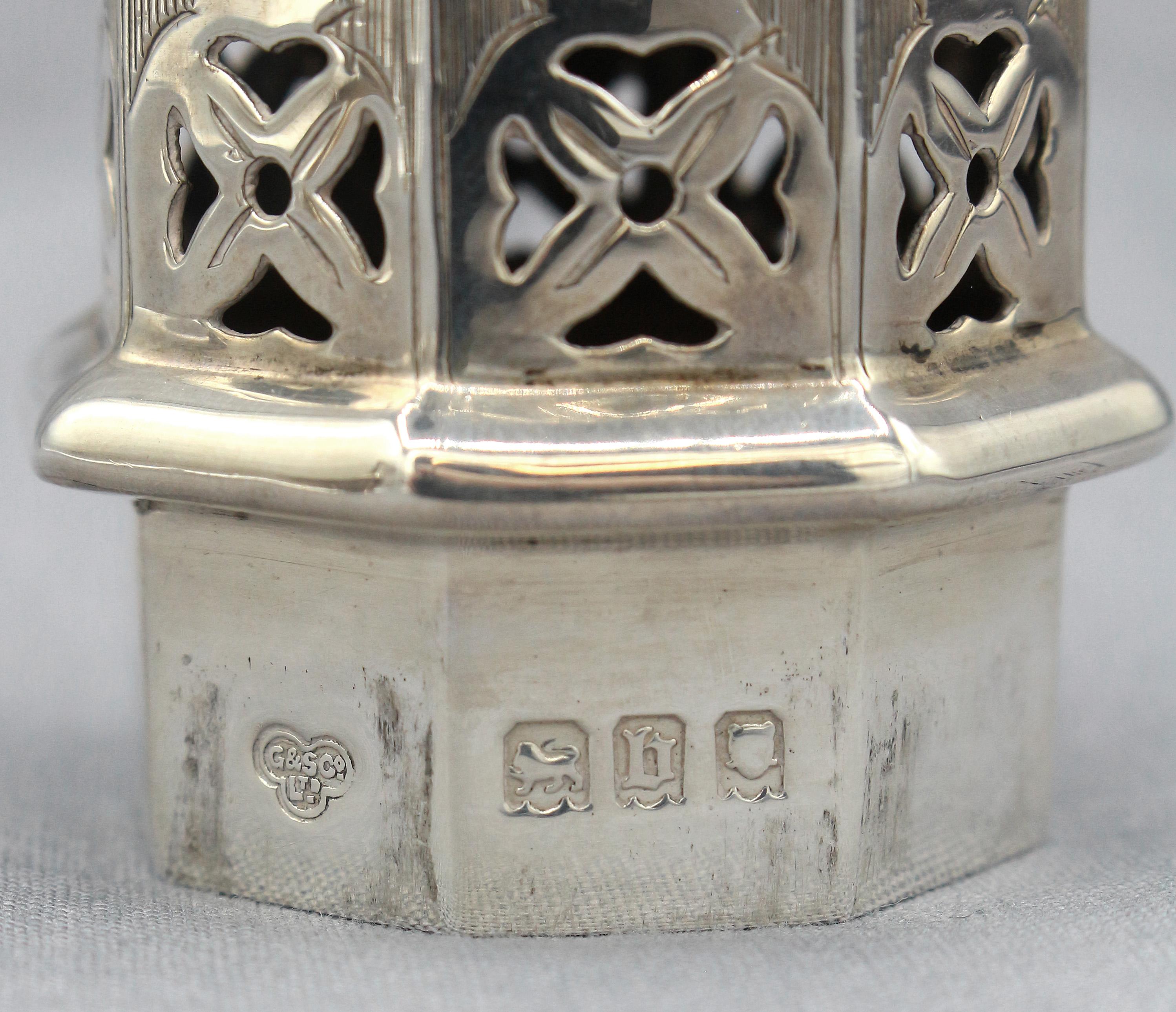 1917 Sterling Silver Sugar Caster by Goldsmiths & Silversmiths of London In Good Condition For Sale In Chapel Hill, NC