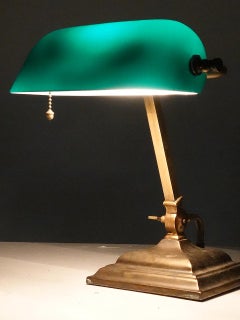 1917 Verdelite Bankers Desk Lamp