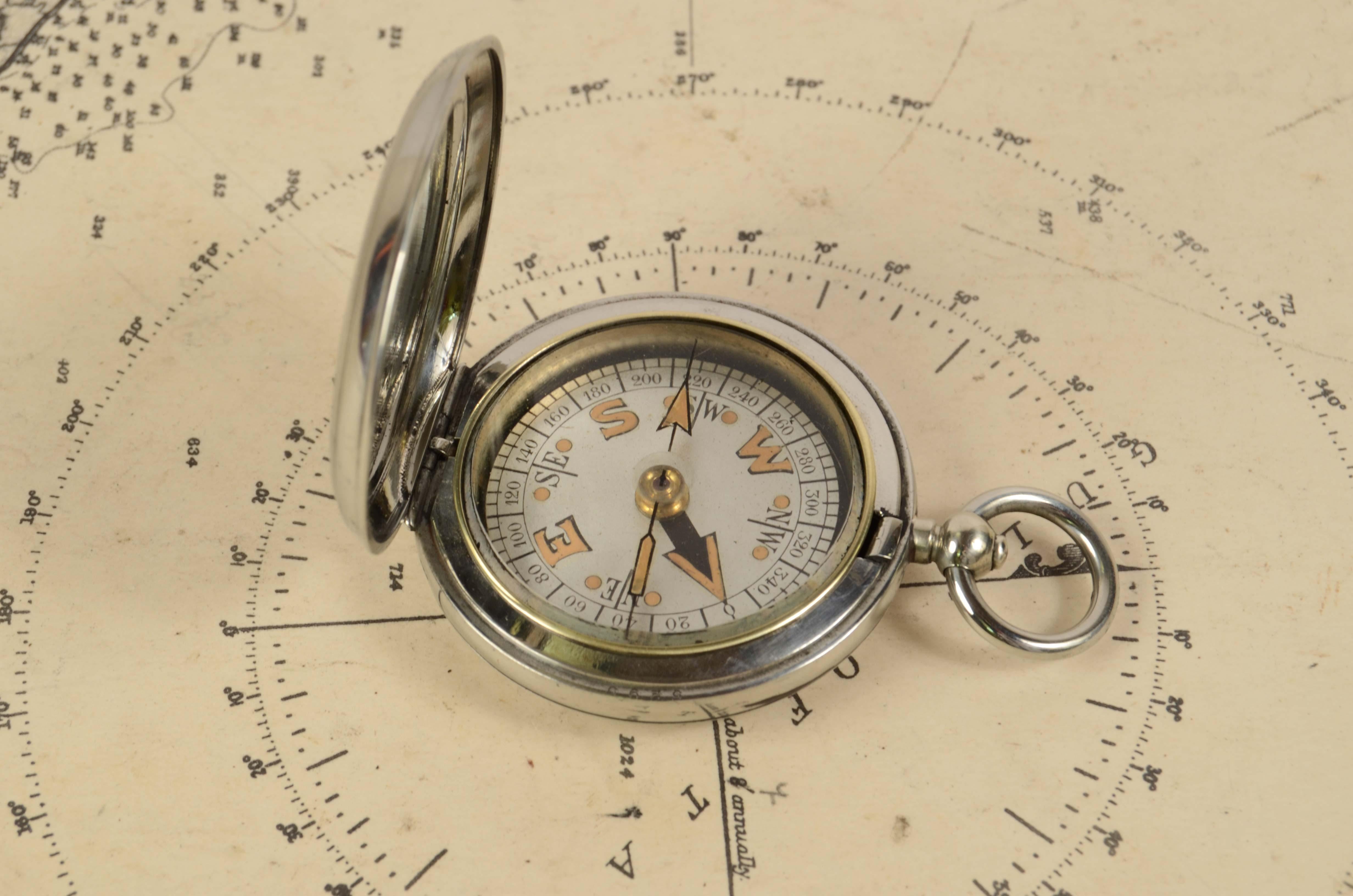 1917s British Aviation Officers Antique Magnetic Brass Pocket Compass   In Good Condition In Milan, IT