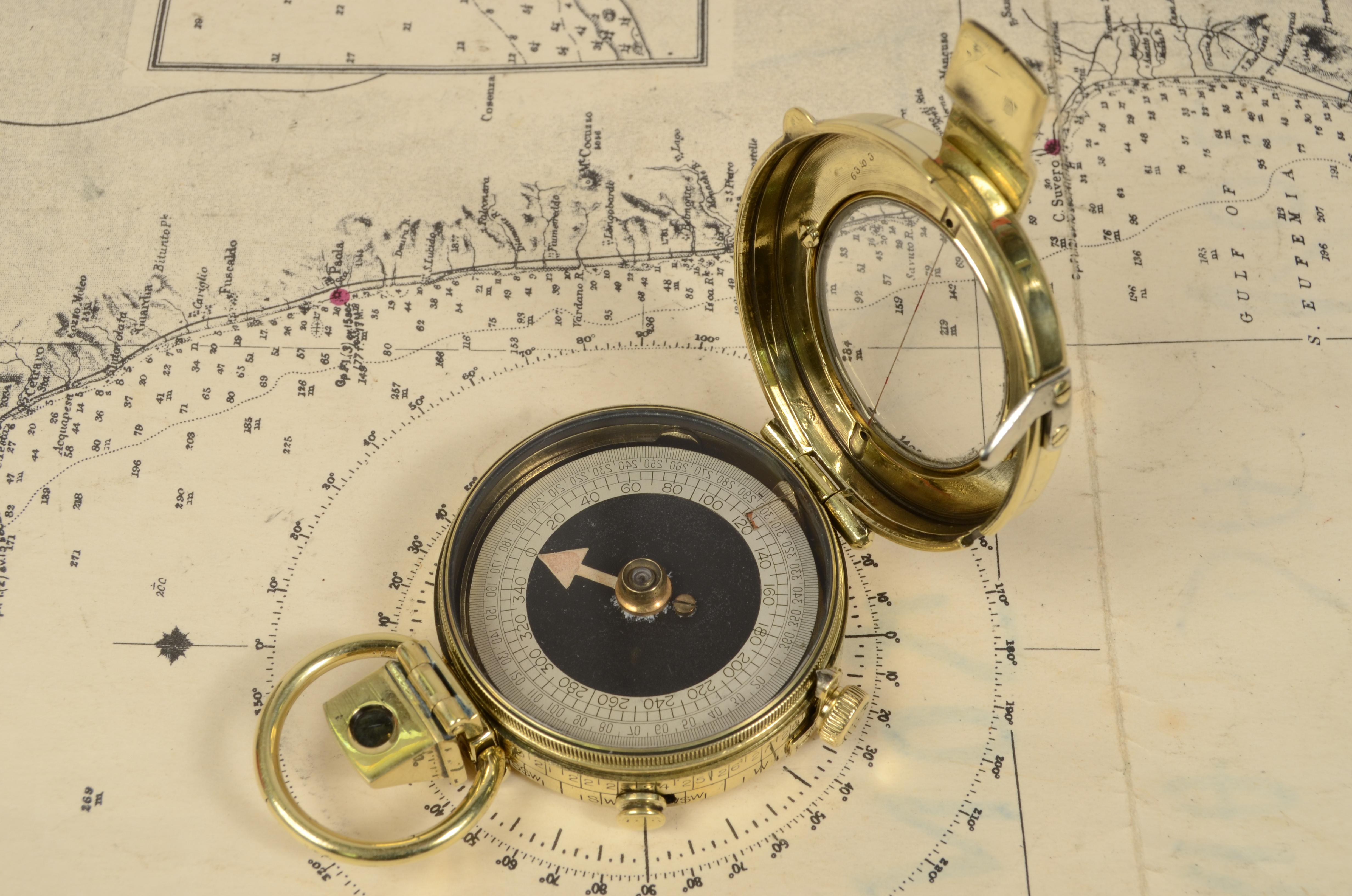 British 1917s Verner's Pattern Small Brass Nautical Compass Supplied English Officers