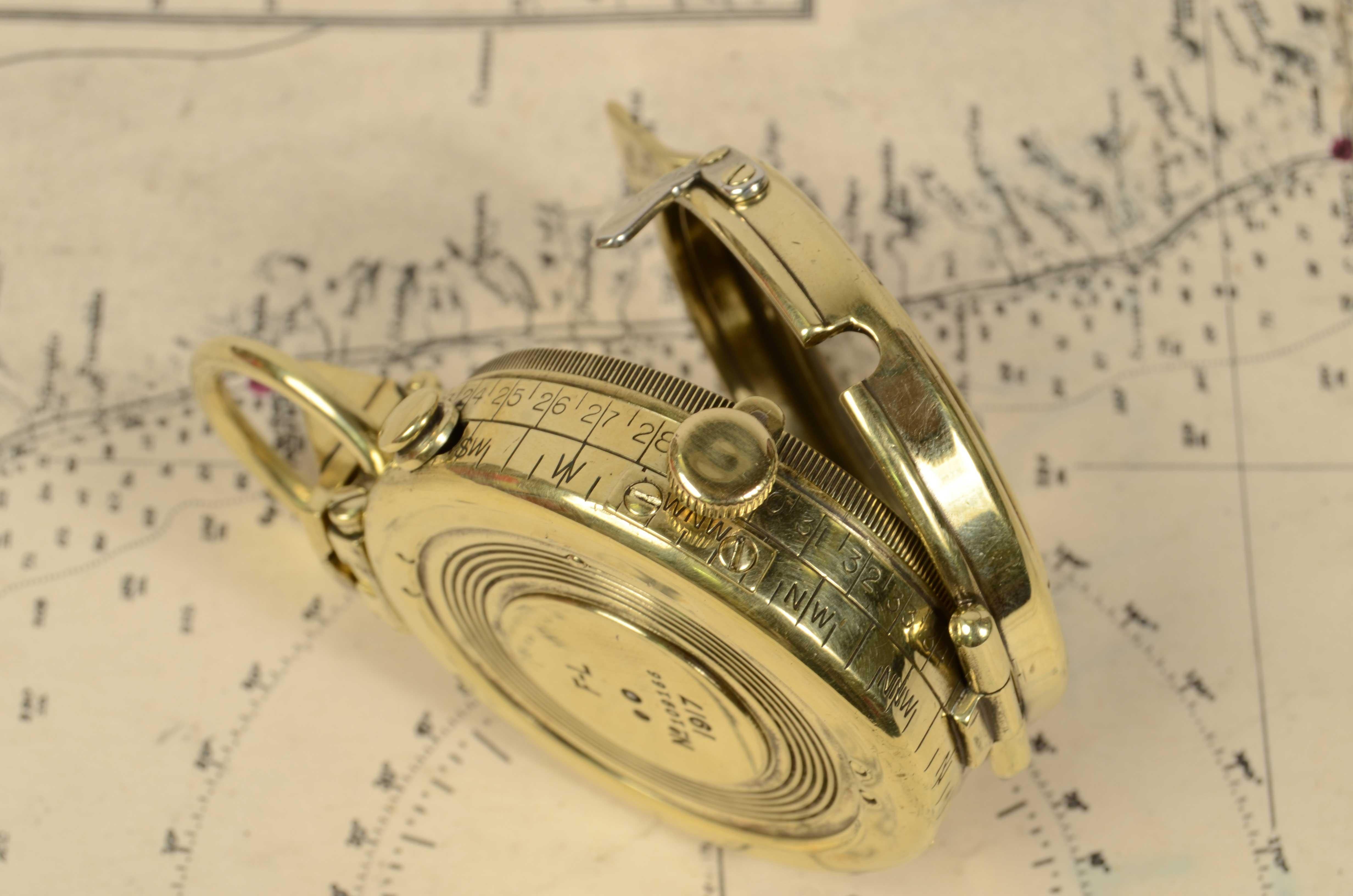 1917s Verner's Pattern Small Brass Nautical Compass Supplied English Officers In Good Condition In Milan, IT
