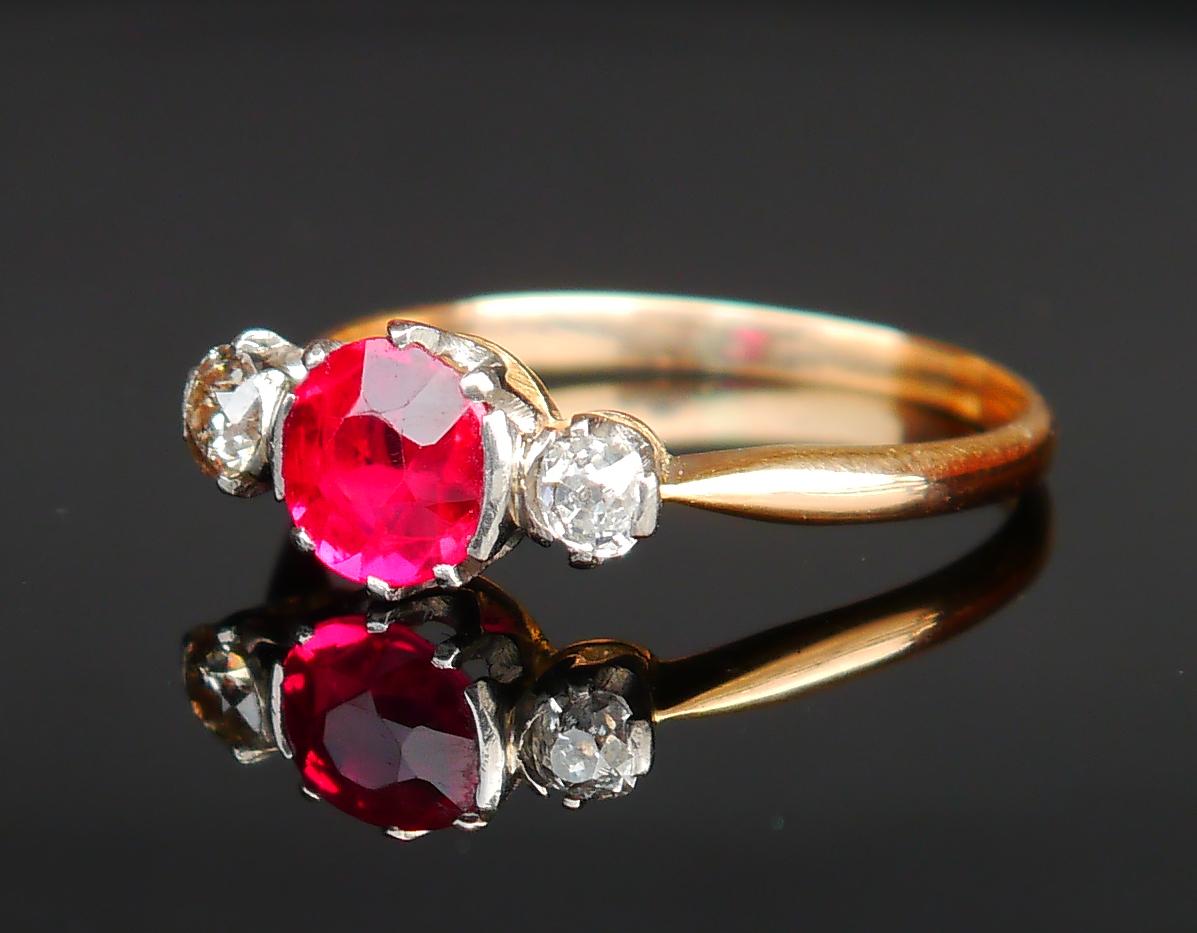 Women's 1918 Antique 3 stones Ring Ruby Diamonds 18K Gold Platinum Ø US 8.75 / 3.1gr For Sale