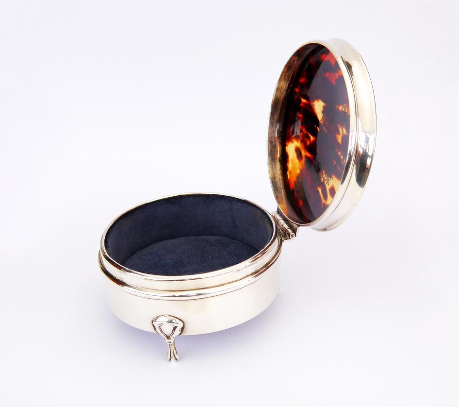 Art déco 1918 Antique British Sterling Silver Jewelry Vanity Ring Box / 126 gr en vente