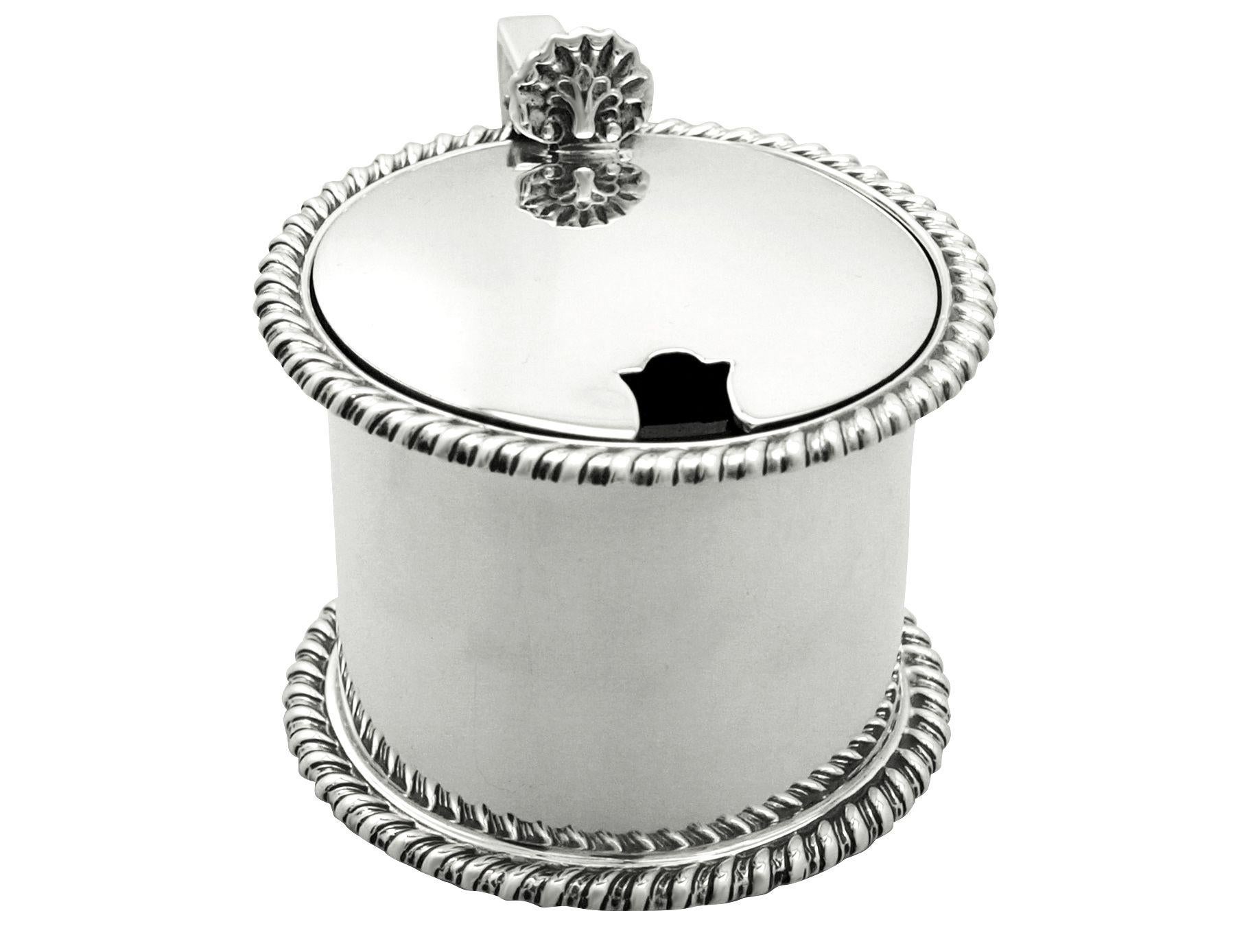 A fine and impressive antique George V English sterling silver drum mustard pot; an addition to our silver cruets/condiments collection.

This fine antique George V sterling silver mustard pot has a plain cylindrical, drum form onto a circular