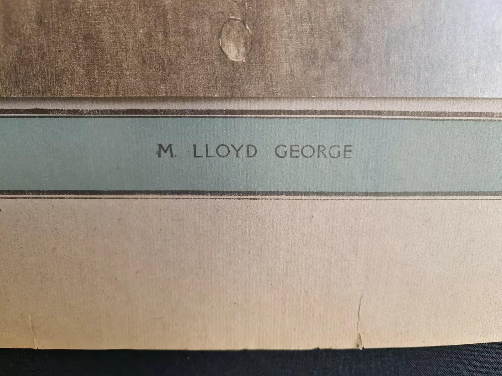 Questa incisione originale del 1918 di David Lloyd George, l'influente primo ministro britannico (1863-1945), proviene dalla stimata pubblicazione francese L'Illustration. Il libro offre un ritratto dettagliato di Lloyd George durante un periodo