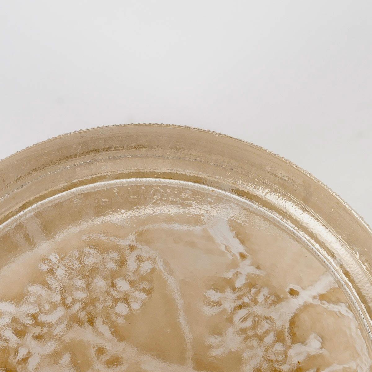 Moulé 1918 René Lalique Boîte Un Jour Viendra Verre Patine Sépia pour Aris en vente