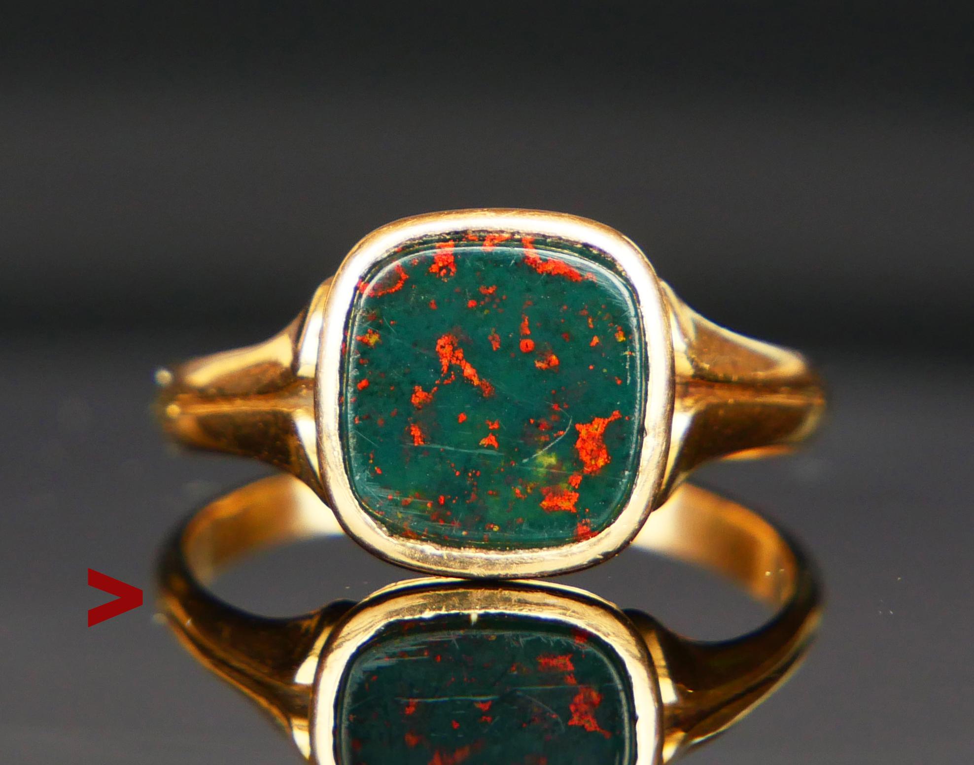 ϟignet Ring for Men with articulated shoulders in solid 18K Gold + bezel set polished plate of natural Blood-stone cut square 10 mm x 9.7 mm x 2.7 mm deep / ca 5 ct.
Stone's surface is polished flat with faceted edge, back side is open. Definite