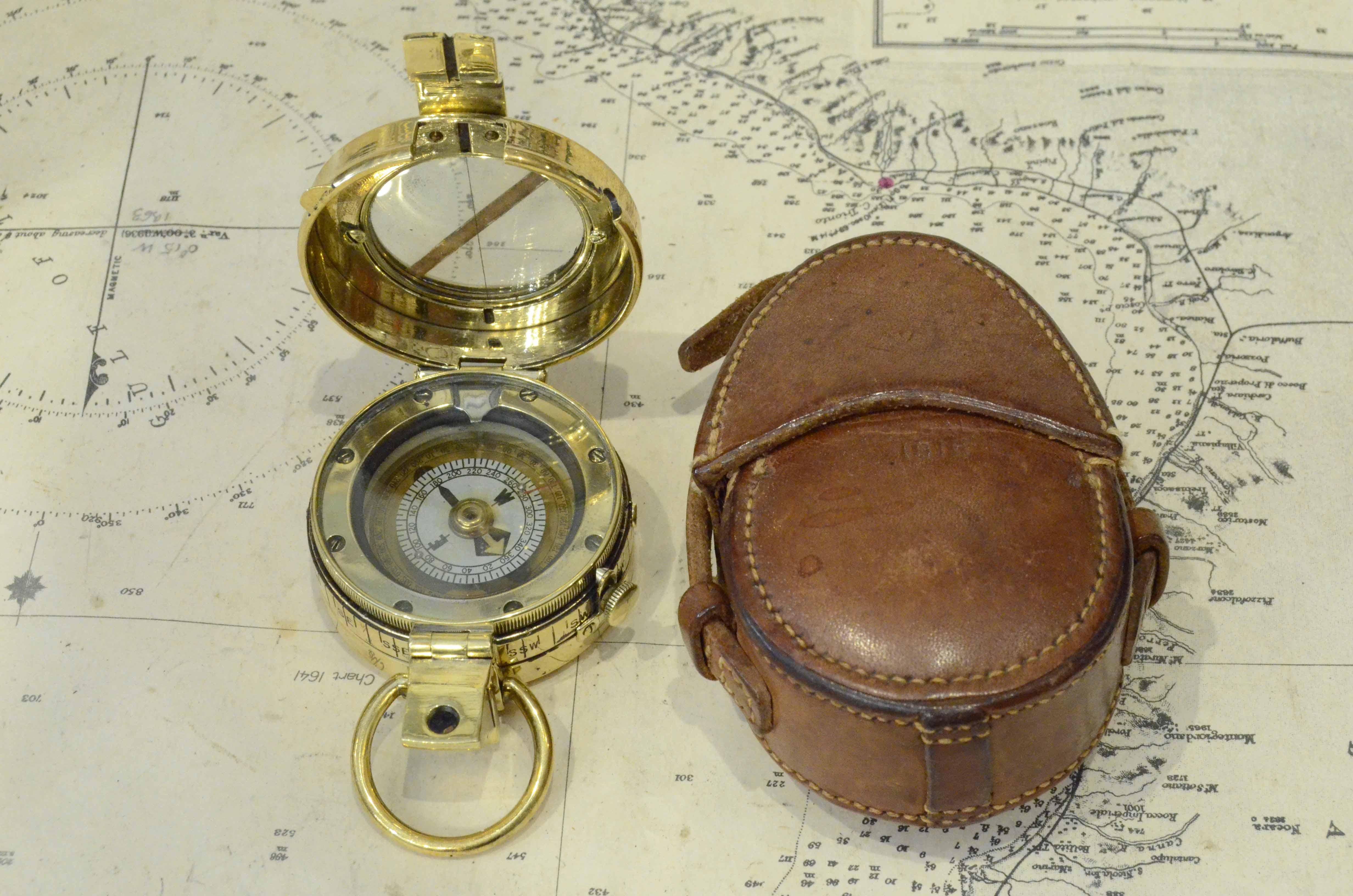 Pocket liquid bearing compass signed F. Barker’s Patent 1918, used by British army officers during the first world war. 
On the back of the compass it reads: The Soltima Inst. Co 1918 n. 8784 Barker’s Patents.
It is a small vintage compass