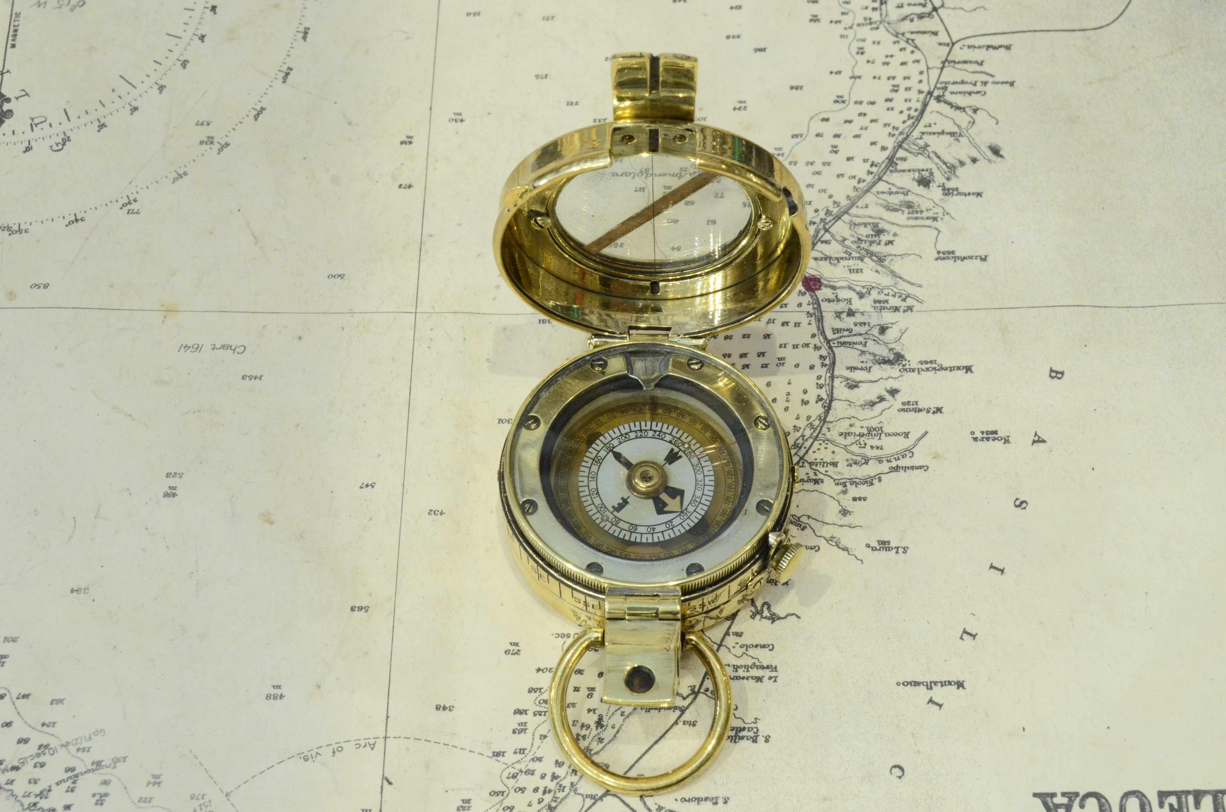 1918s Barke's Magnetic Nautical Pocket Compass Antique Marine Navigation Device In Good Condition In Milan, IT