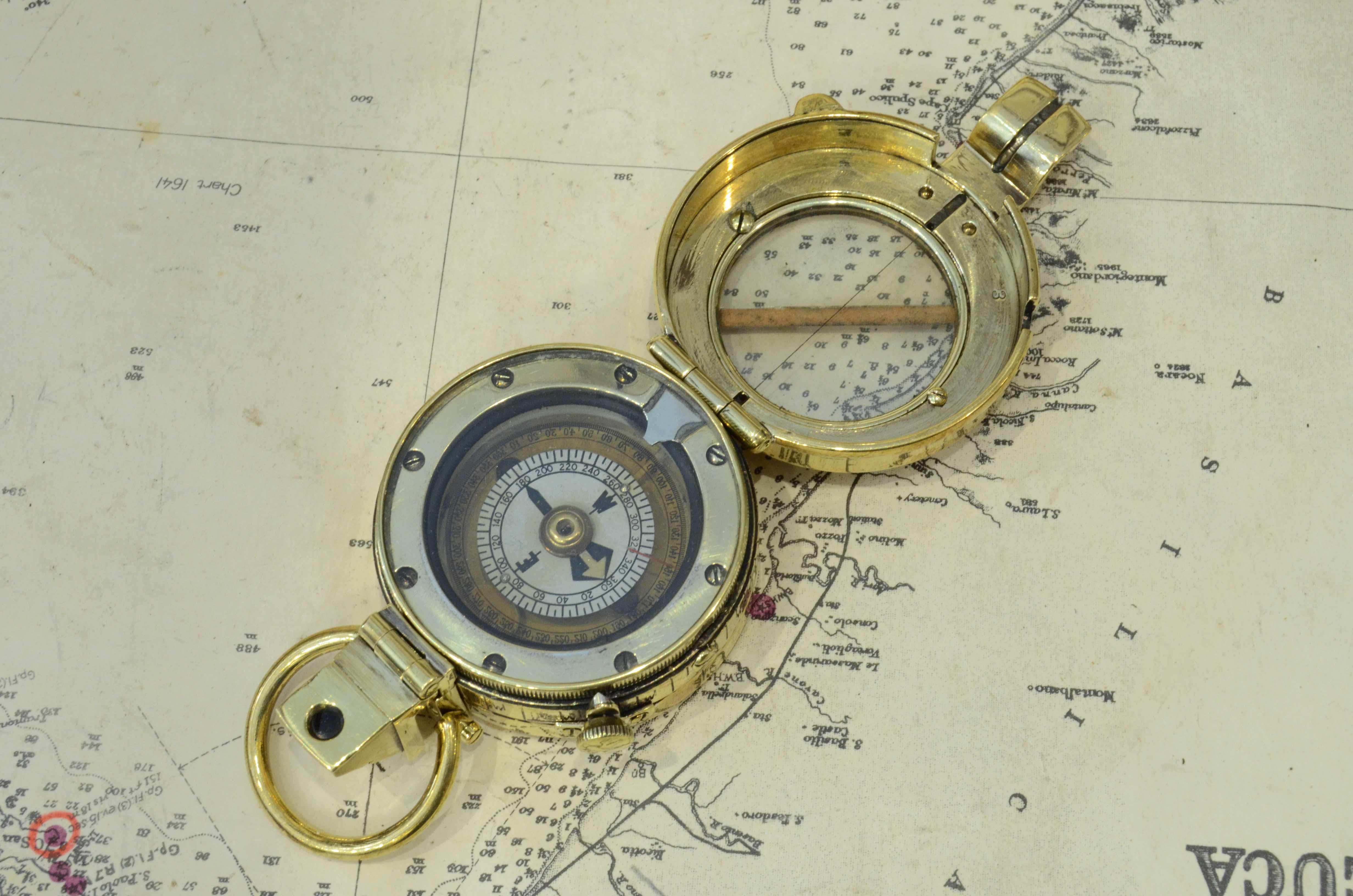 Early 20th Century 1918s Barke's Magnetic Nautical Pocket Compass Antique Marine Navigation Device