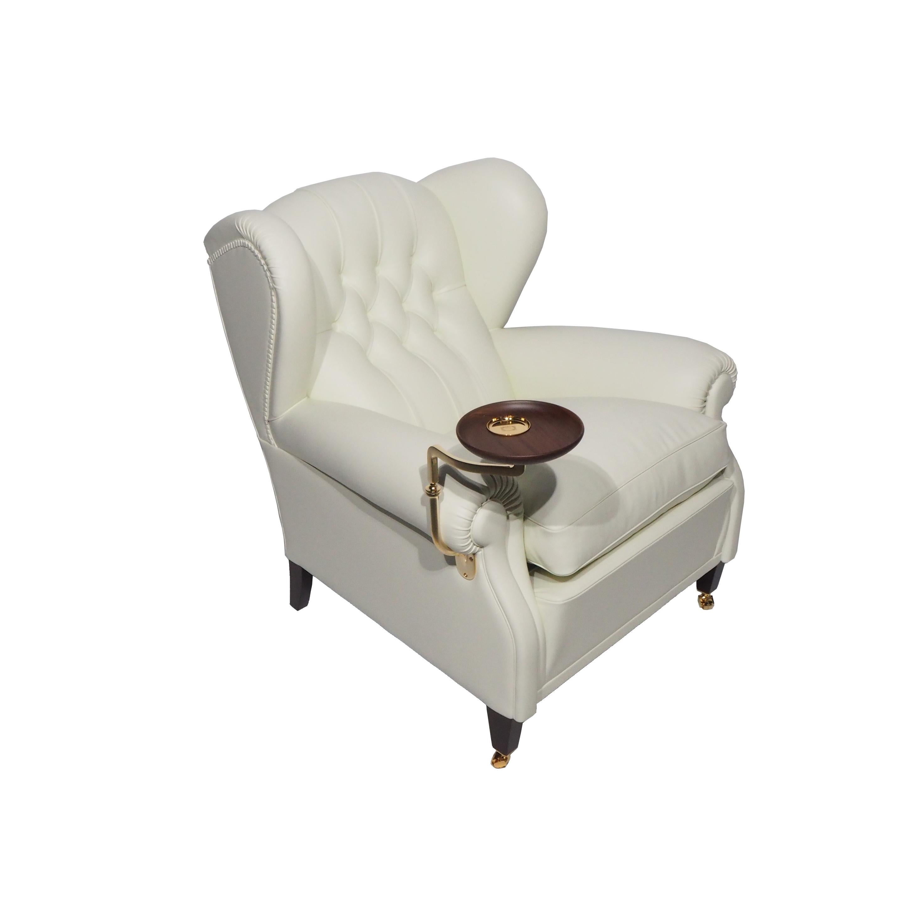 The “1919” armchair, named after the year in which it was designed, is actually archived under the code “128”. It is thought that it was custom-designed by Renzo Frau for Filiberto Ludovico of Savoy, Duke of Pistoia. Despite being commissioned by a