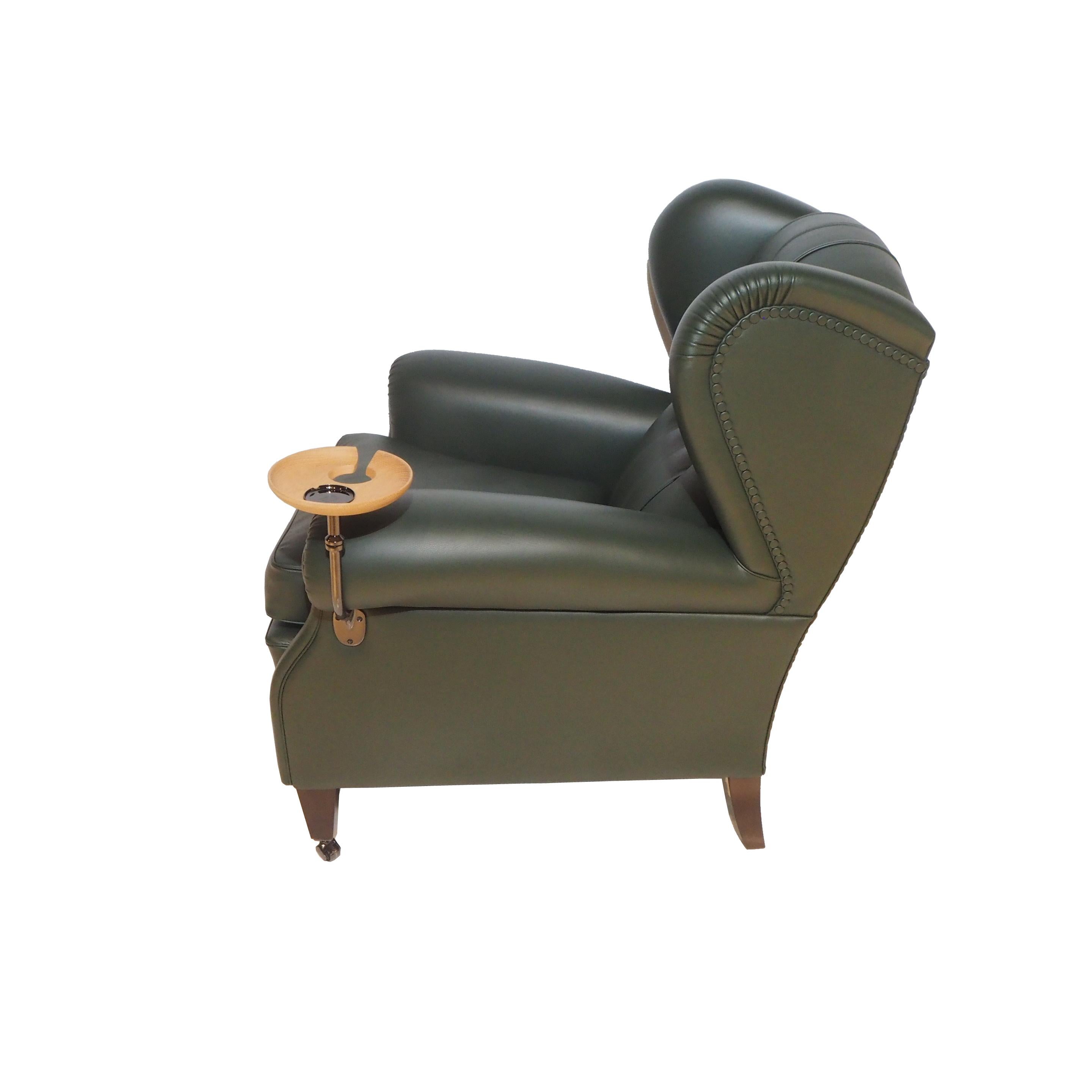 The “1919” armchair, named after the year in which it was designed, is actually archived under the code “128”. It is thought that it was custom-designed by Renzo Frau for Filiberto Ludovico of Savoy, Duke of Pistoia. Despite being commissioned by a