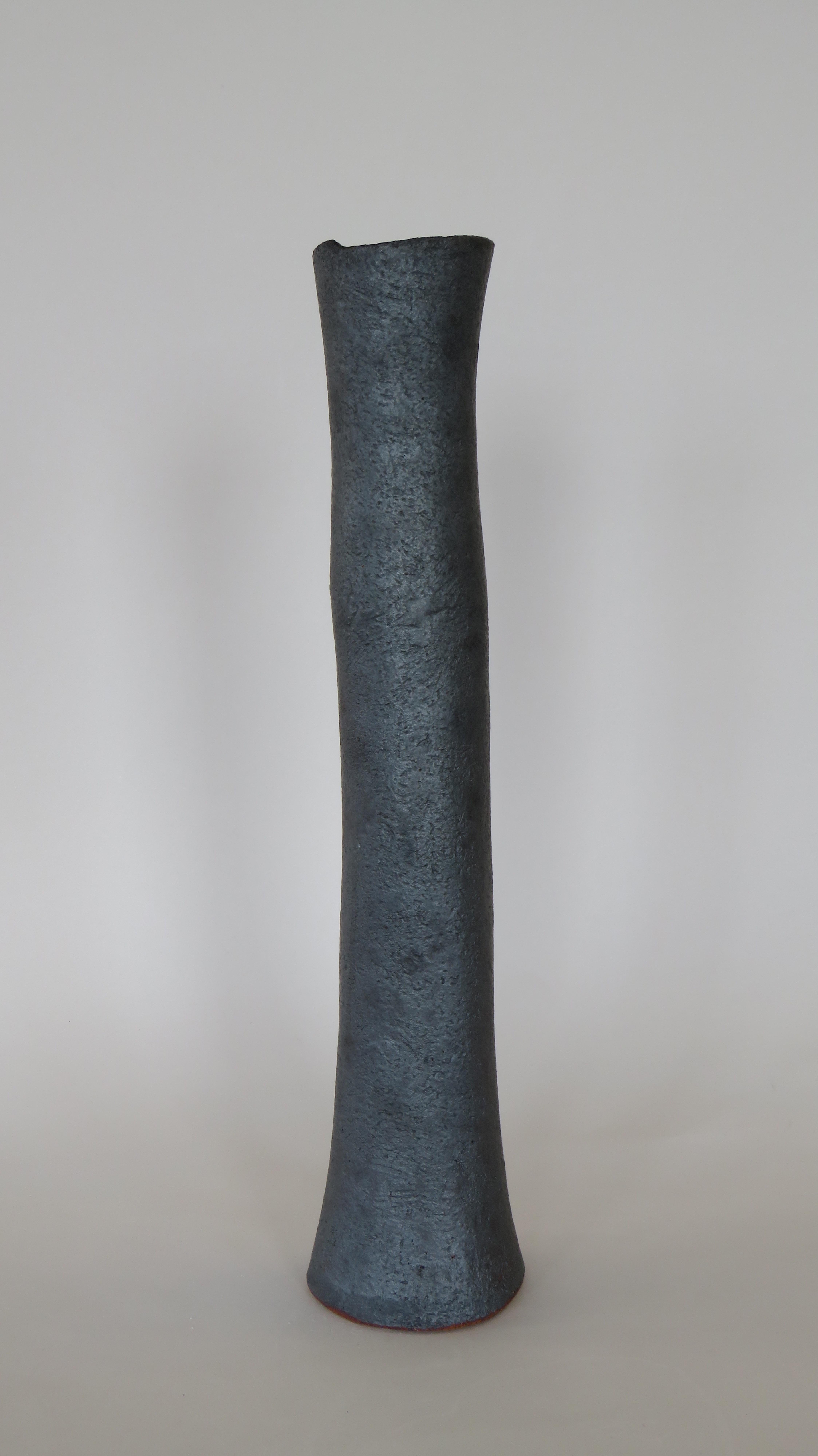 Tall, Tubular Metallic Black Ceramic Stoneware Vase, Hand Built 19 Inches Tall (amerikanisch)