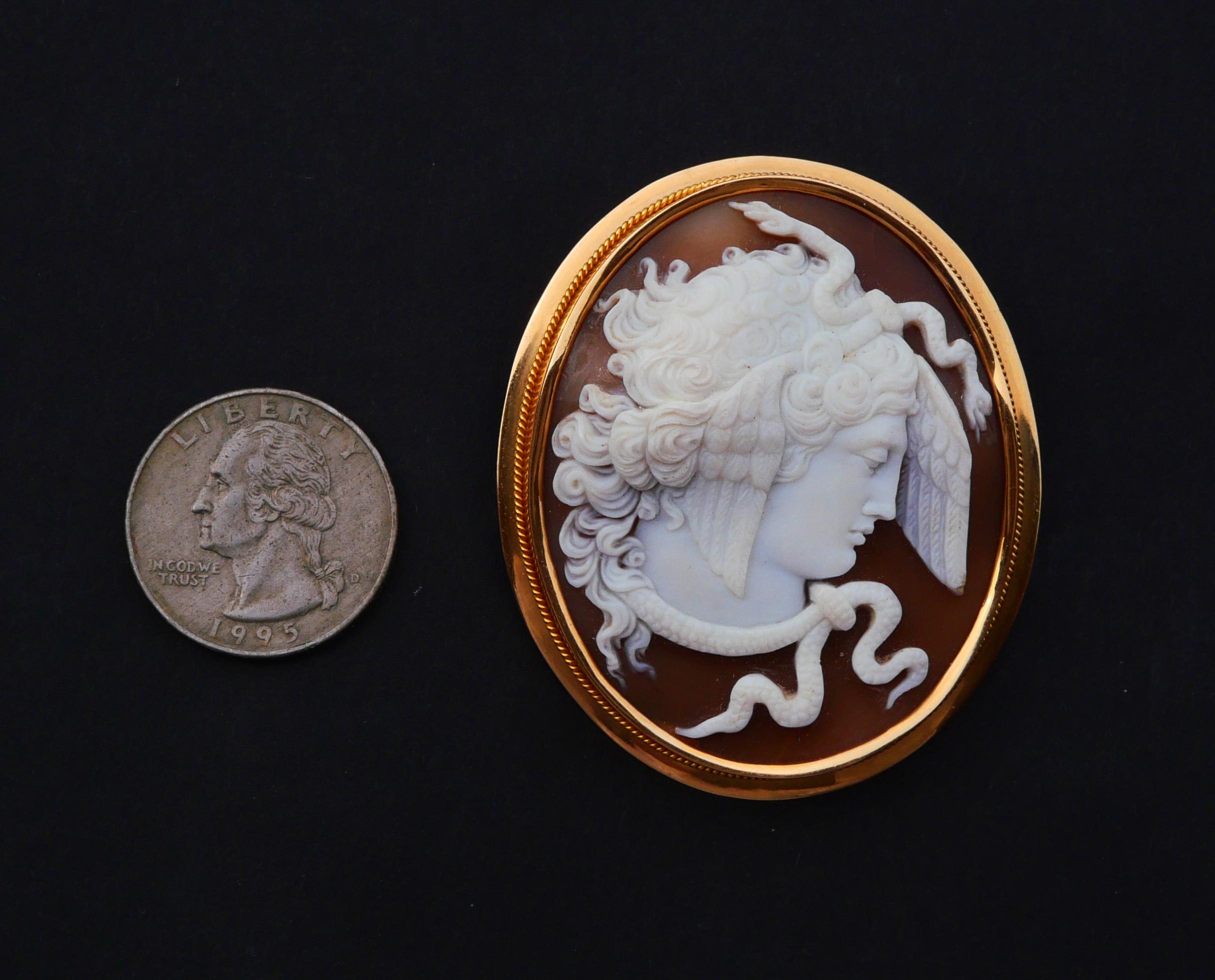 1919 Méduse pendentif Gorgo broche coquillage sculpté camée or massif 18K / 21 gr en vente 6