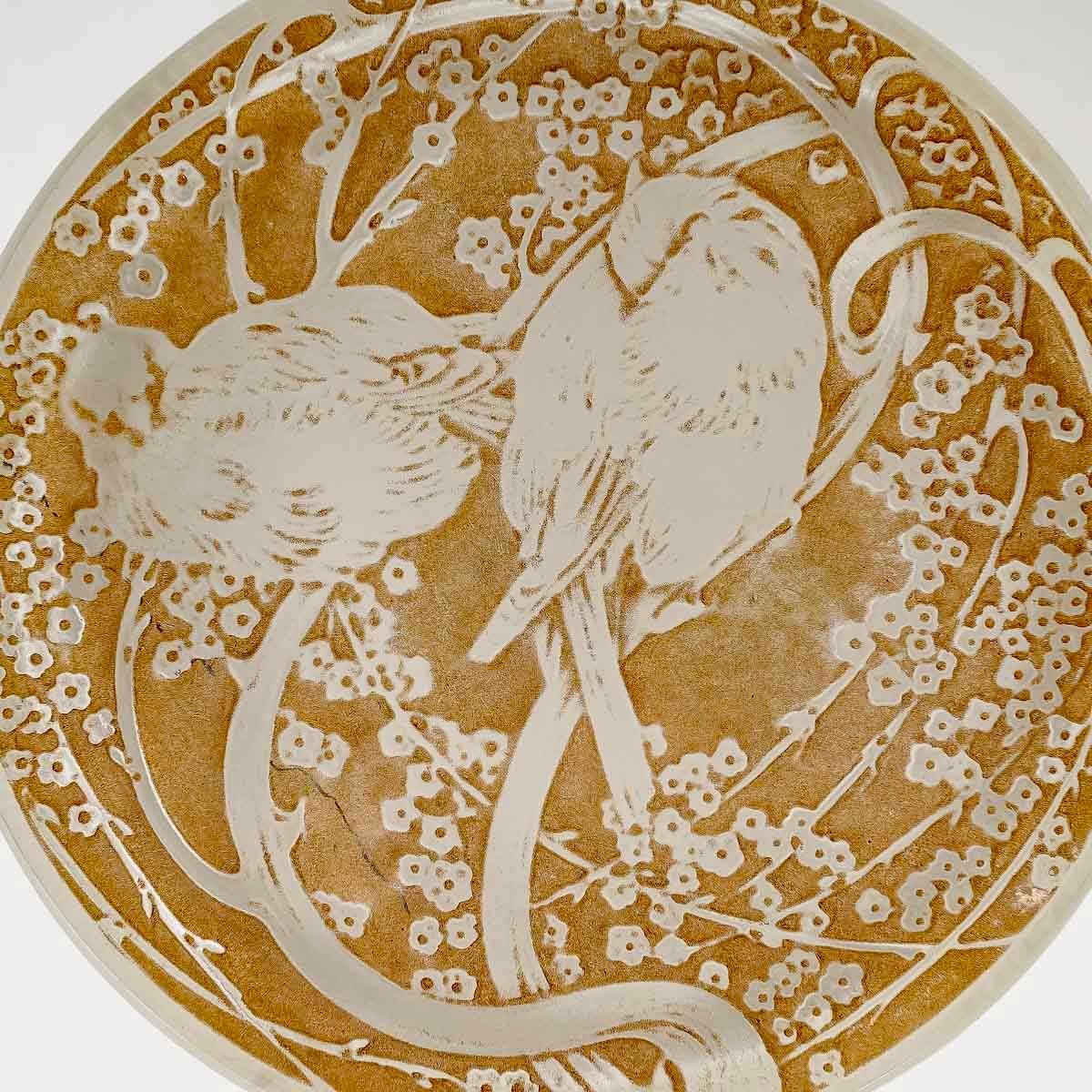 Art déco 1919 René Lalique Boîte Deux Oiseaux Verre dépoli Patine sépia, Oiseaux en vente