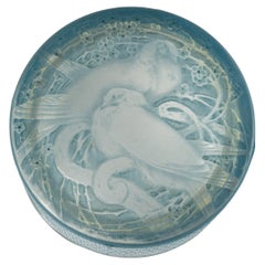 1919 René Lalique, Box Deux Pigeons Frosted Glass with Blue Patina