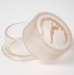 1919 René Lalique Box Une Figurine Et Raisins Cristal transparente y esmerilado con pátina