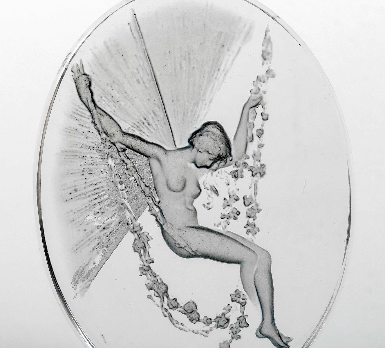 Art Deco 1919 René Lalique Cachet Figurine Se Balancant Glass Grey Patina