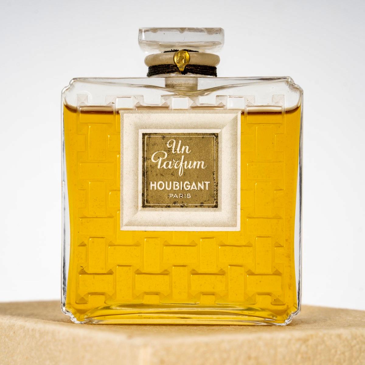 Français 1919 René Lalique - Flacon de parfum Houbigant Verre clair, scellé avec boîte en vente