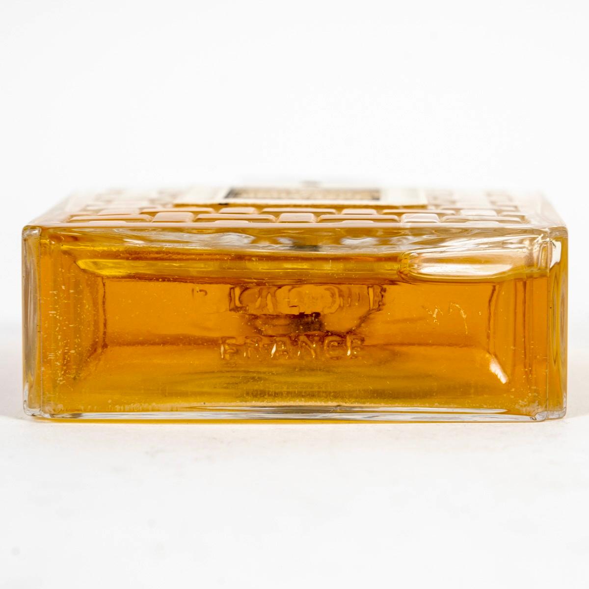 Début du 20ème siècle 1919 René Lalique - Flacon de parfum Houbigant Verre clair, scellé avec boîte en vente