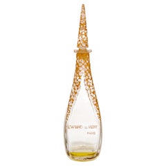 Frasco de perfume de René Lalique de 1919, «L'Ambre de Vigny», de cristal con pátina sepia