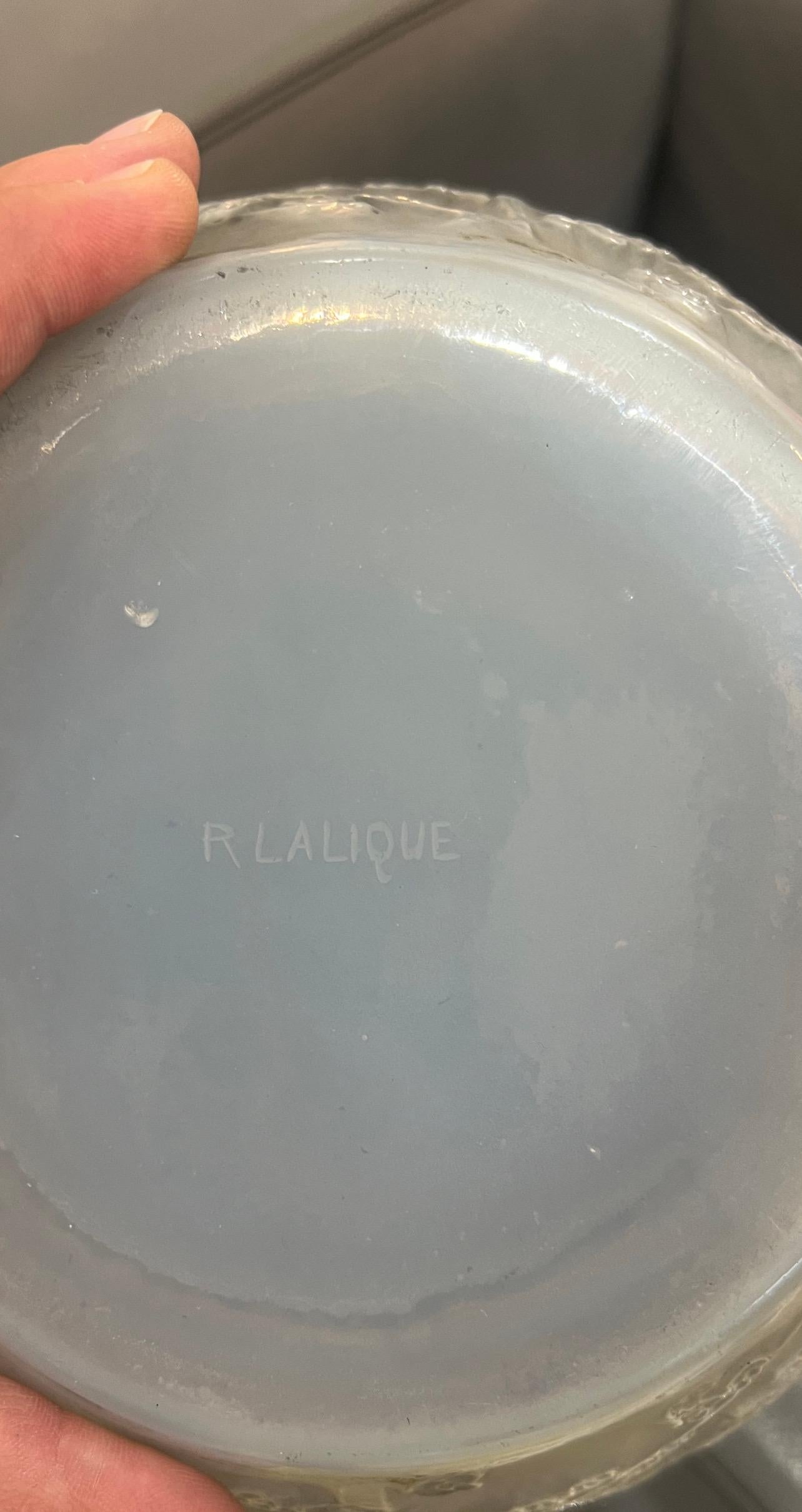 1919 Rene Lalique Perruches Vase Double Cased Opalescent Glass with Grey Patina In Good Condition In Boulogne Billancourt, FR