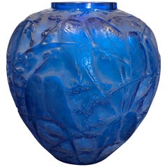 1919 Rene Lalique Vase Perruches Verre bleu électrique:: perroquets