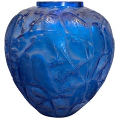 1919 Rene Lalique Perruches Vase Electric Blue Glass, Parrots