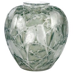 1919 Rene Lalique Perruches Vase Frosted Glass with Grey Green Patina, Parrots