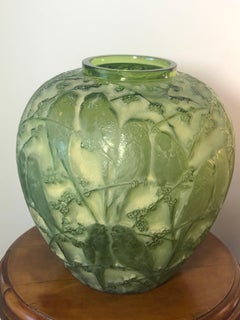 1919 Rene Lalique Perruches Vase Staines Lime Green Glass, Parrots