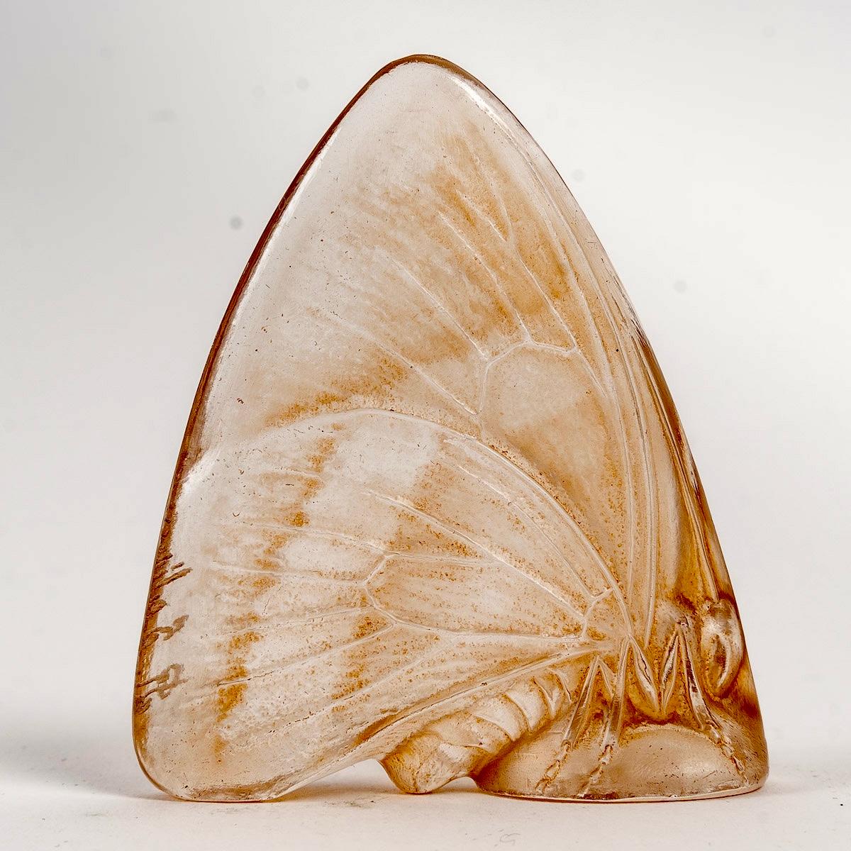Art Deco 1919 René Lalique, Seal Papillon Ailes Fermees Frosted Glass with Sepia Patina For Sale