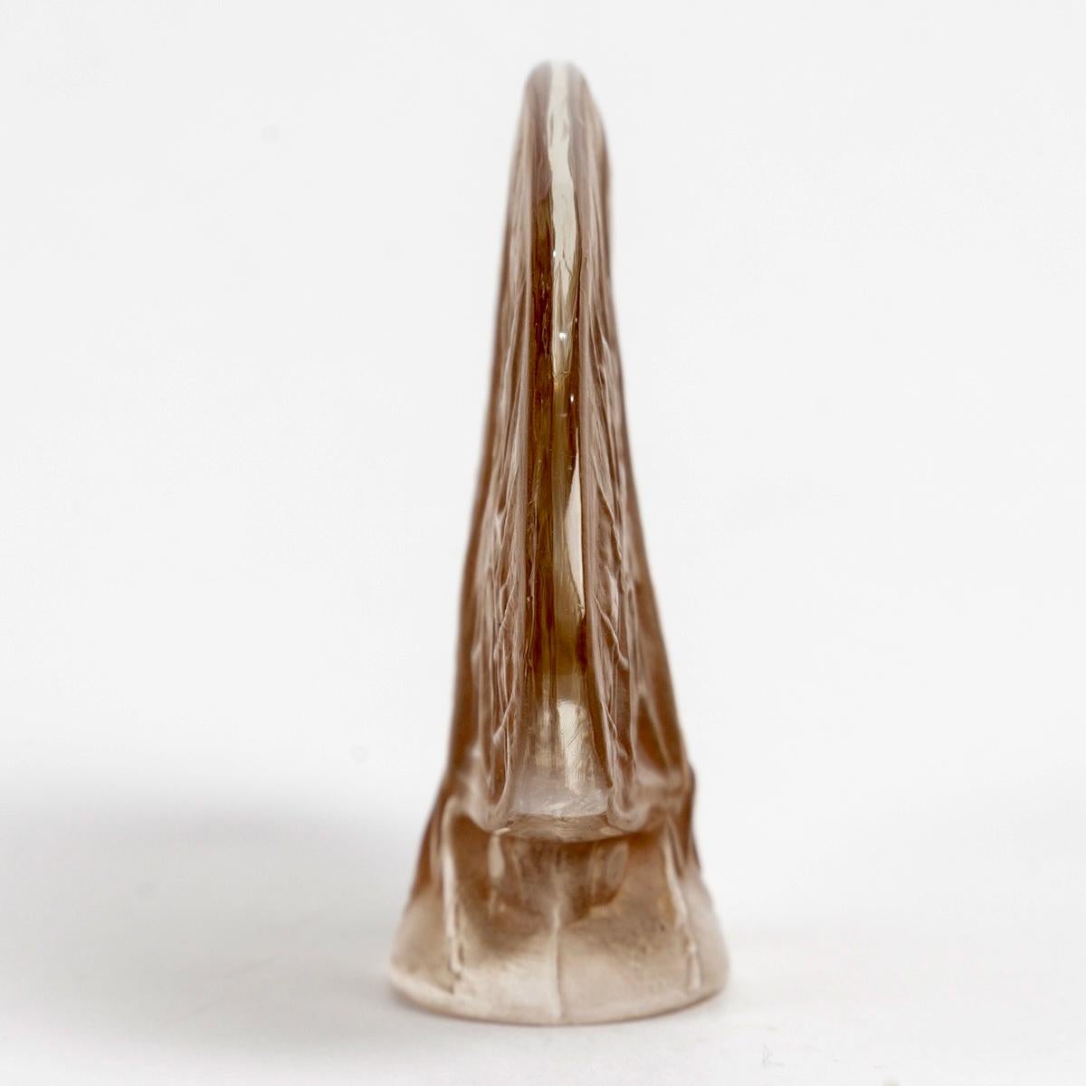 Français 1919 René Lalique Cachet Papillon Verre à patine sépia en vente