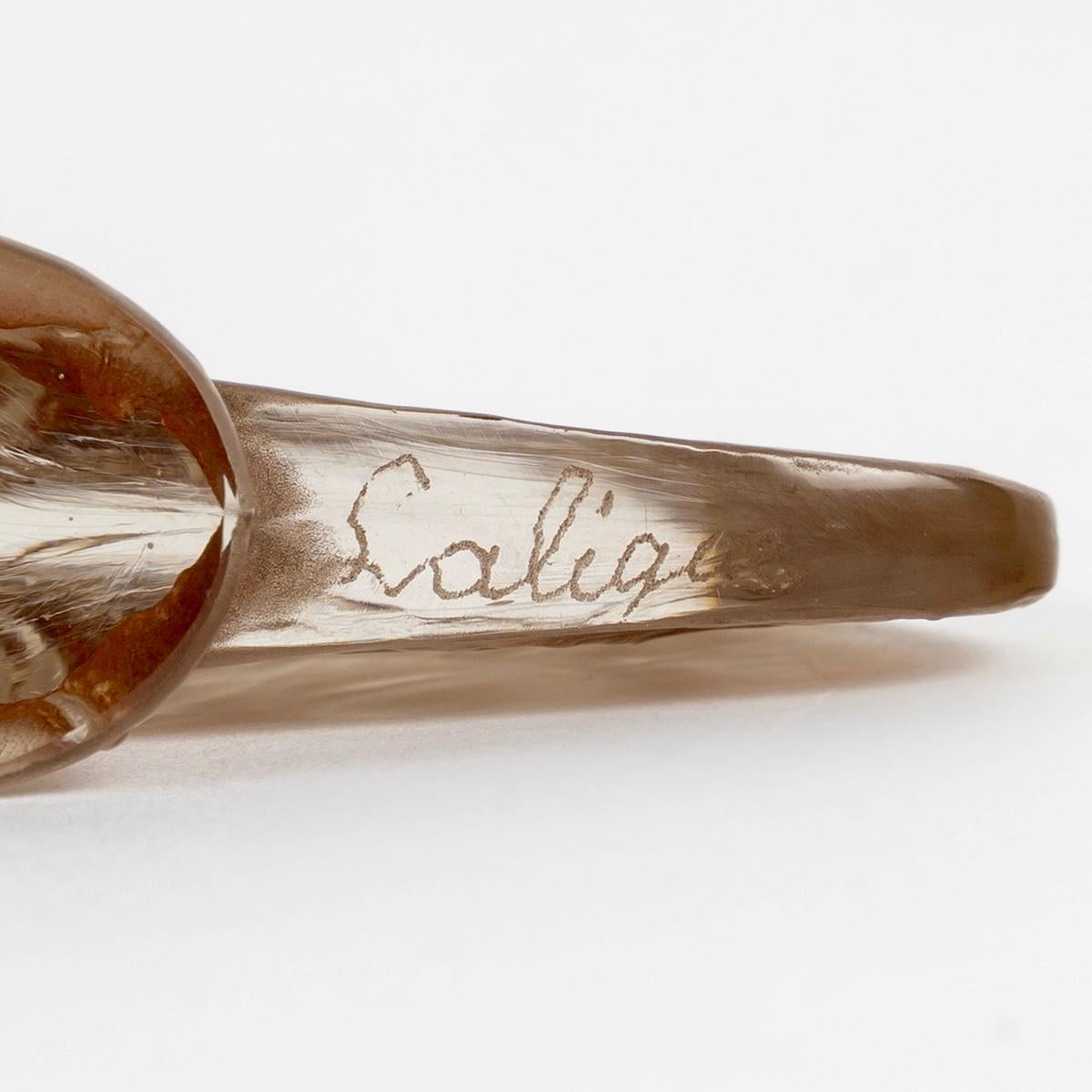 Moulé 1919 René Lalique Cachet Papillon Verre à patine sépia en vente