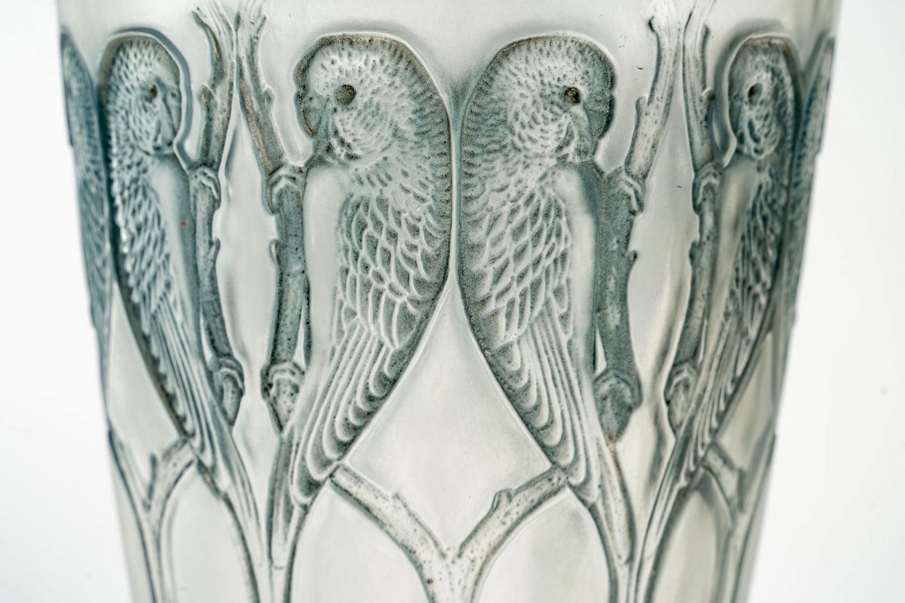 French 1919 René Lalique - Vase Inseparables Frosted With Blue Patina
