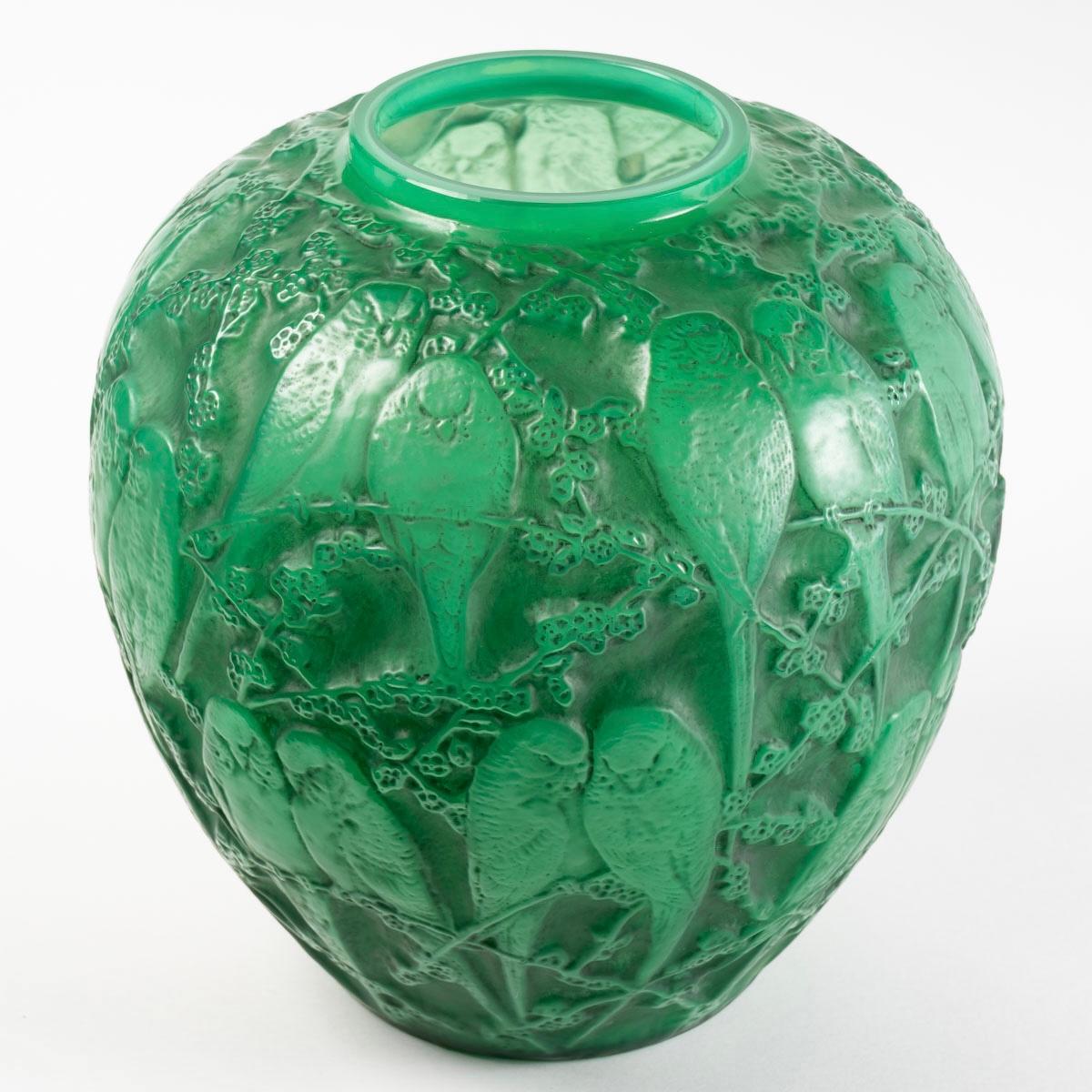 vase lalique vert