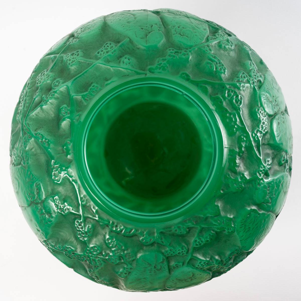 Art déco 1919 René Lalique - Vase Perruches Cases Verre Vert Jade Avec Patine Grise
