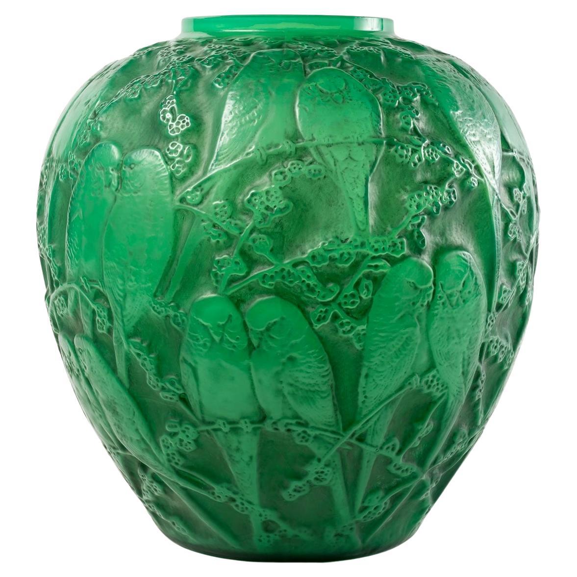 1919 René Lalique - Vase Perruches Cases Verre Vert Jade Avec Patine Grise