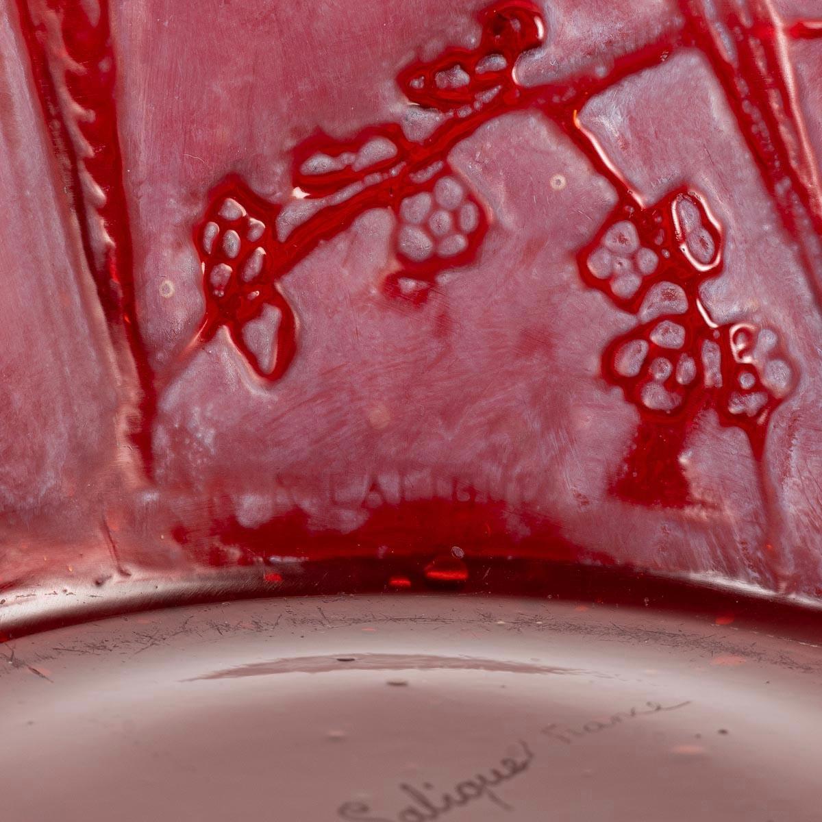 1919 Rene Lalique, Vase Perruches Cased Red Glass with White Patina In Good Condition In Boulogne Billancourt, FR