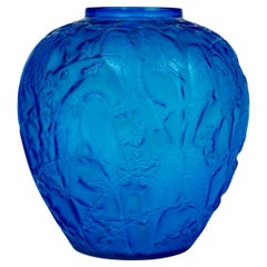 1919 René Lalique - Vase Perruches Electric Blue Glass Antique 1919 René Lalique - Vase Perruches Electric Blue Glass