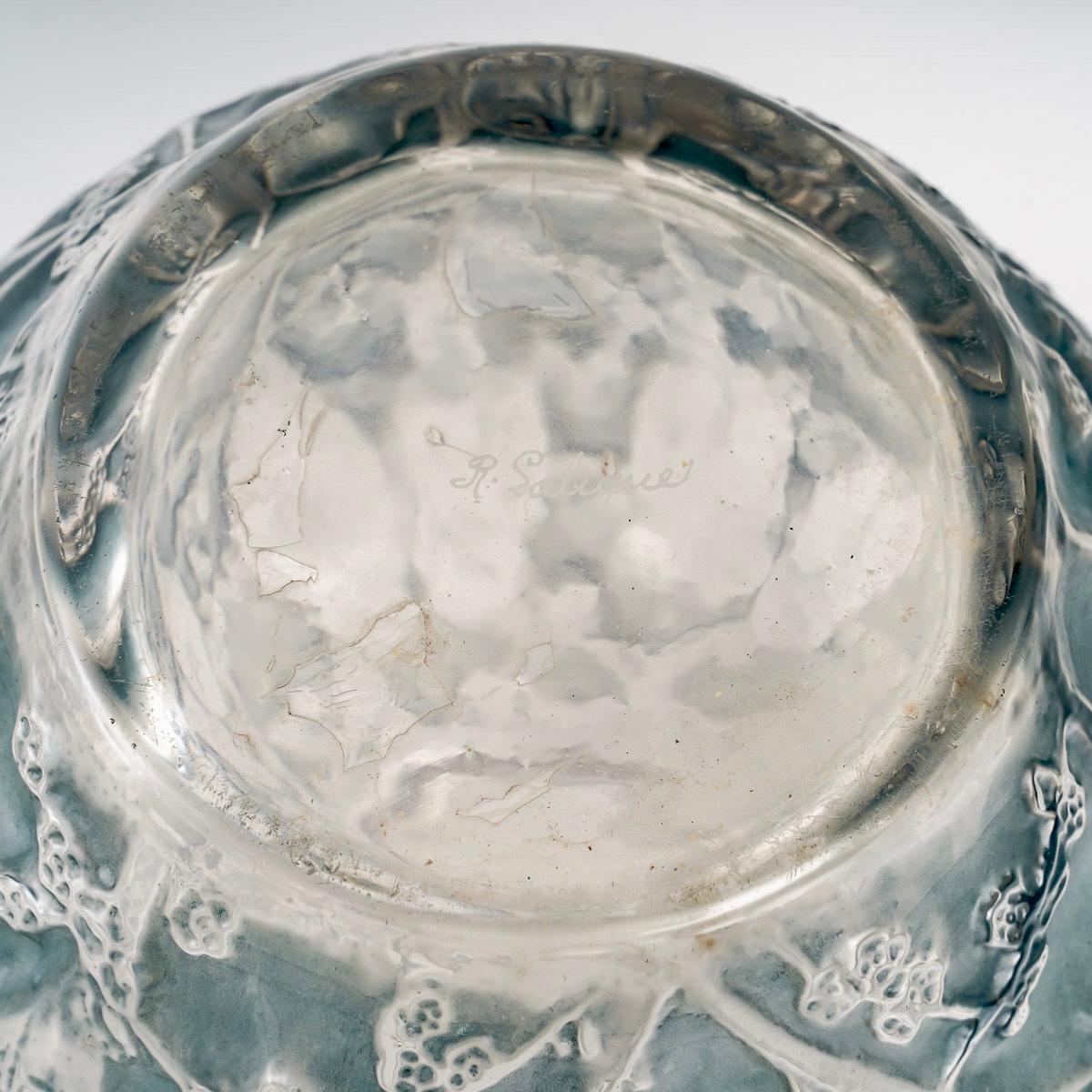 1919 René Lalique, Vase Perruches Frosted Glass with Blue Patina In Good Condition In Boulogne Billancourt, FR