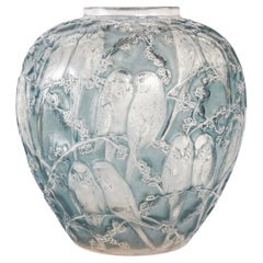 1919 René Lalique, Vase Perruches Frosted Glass with Blue Patina
