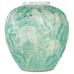 1919 René Lalique, Vase Perruches Frosted Glass with Green Blue Patina at  1stDibs