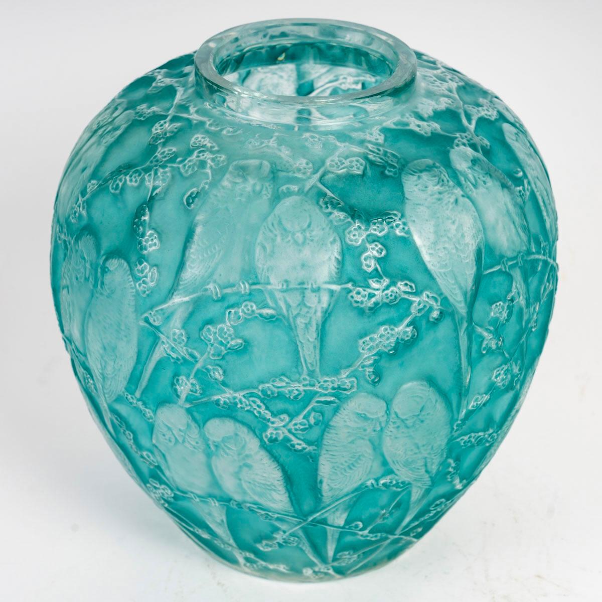 Art Deco 1919 René Lalique - Vase Perruches Parrots Glass With Turquoise Patina