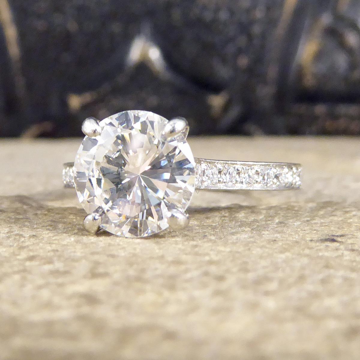 1.91ct Brilliant Cut Diamond Solitaire Engagement Ring Diamond Shoulders in Plat In Good Condition In Yorkshire, West Yorkshire